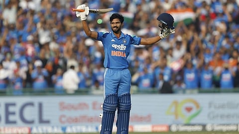 IND vs SA: रायपुर में ऋतुराज के नाम की गूंज, ठोका पहला ODI इंटरनेशनल शतक, फैंस ने किया इस्तकबाल