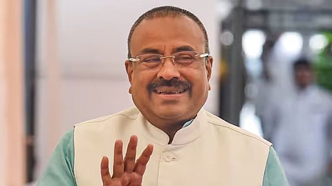 महायुति सरकार को अपनों का झटका