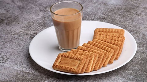 अगर चाय के साथ खाते हैं रस्क और बिस्किट, तो आज ही हो जाएं सावधान, वरना सेहत पर पड़ सकता है भारी