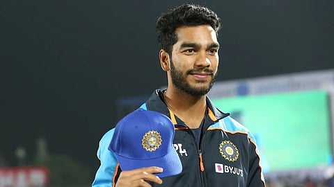 IPL Auction: वेंकटेश अय्यर की आईपीएल 2026 में भी बल्ले-बल्ले, 7 करोड़ में RCB ने टीम में किया शामिल