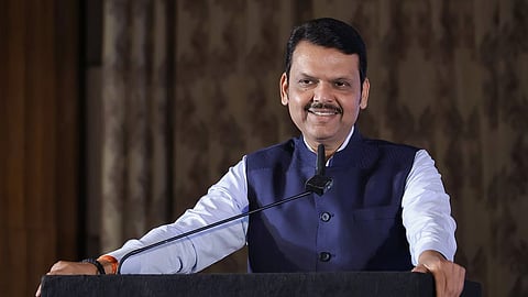 Maharashtra Agriculture Reforms: ‘बलीराजा शेत पाणंद रस्ते योजना’ को कैबिनेट मंजूरी। अब खेतों तक बारहमासी मजबूत रास्ते बनाने के लिए 100% मशीनरी का उपयोग, किसानों को मिलेगी बड़ी राहत।