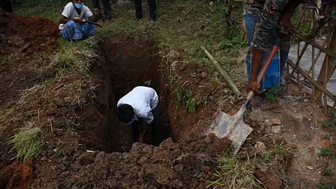 bangladesh-muslim-graves-digging-dhaka-sheikh-hasina-un-response