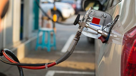 CNG Cars Safety Alert: ये 5 गलतियां बन सकती हैं कार में आग लगने की बड़ी वजह