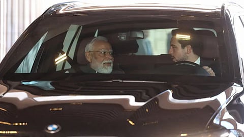 crown-prince-al-hussein-drives-pm-modi-to-jordan-museum-visit