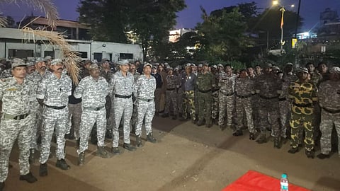 Gadchiroli Voting: गड़चिरोली नगर परिषद चुनाव में 1,076 पुलिस बल तैनात, 105 बूथों पर ड्रोन निगरानी और कड़ा बंदोबस्त। मतदान सुबह 7:30 से शाम 5 बजे तक होगा।