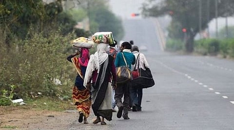रोजगार की तलाश में मजदूरों का पलायन जारी