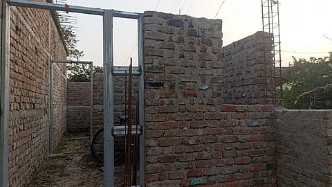 Prime Minister's Housing Scheme: लाखांदुर में प्रधानमंत्री आवास योजना की किश्तें तीन महीने से अटकी, हजारों लाभार्थी निर्माण रोकने को मजबूर। आर्थिक संकट गहराया, नाराजगी बढ़ी।