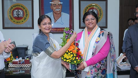 Nagpur University: RTMNU की नई VC डॉ. मनाली क्षीरसागर ने पदभार संभालते ही इनोवेटिव टेक्नोलॉजी कोर्स, समय पर परीक्षा परिणाम और प्रशासनिक सुधार पर फोकस का संकेत दिया।