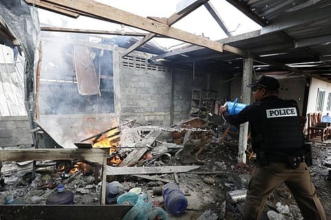 Fierce fighting erupts between Thailand and Cambodia, several people tragically killed in shelling, situation out of control.