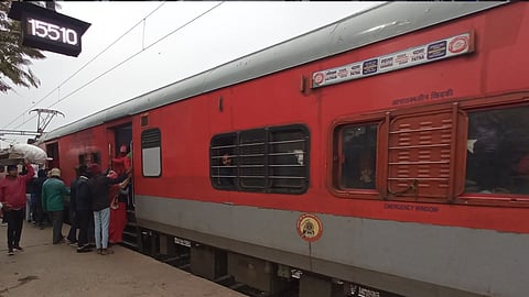 Big relief for the people of UP and Bihar, trains speed up with new timetable, saving hours