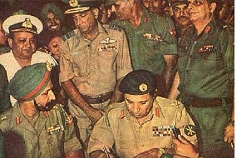 The biggest surrender in history! How Pakistan's military power was broken on December 16, learn the truth from linguistic rebellion to surrender.