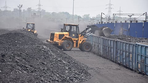 Maharashtra Biggest Coal Scam: वणी के निलजई कोयला खदान और महामाया कोल वॉशरी में 48 घंटे चली CBI रेड से 13 हजार करोड़ के महाघोटाले के संकेत मिले। बड़ी कार्रवाई तय।