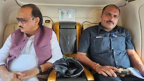 Ajit Pawar Last Photo: मौत से पहली की अंतिम तस्वीर आई सामने; देखिए चश्मा लगाए अजित दादा क्या कर रहे थे ?