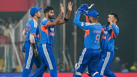 IND vs NZ: भारतीय गेंदबाजों के कहर से न्यूजीलैंड ढेर, सीरीज जीतने के लिए बनाने होंगे 154 रन