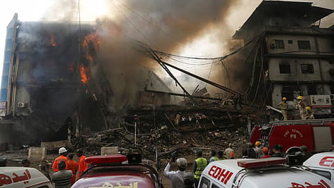 Massive fire at a shopping mall in Karachi: 14 dead, over 60 missing; people searching for loved ones in the rubble.