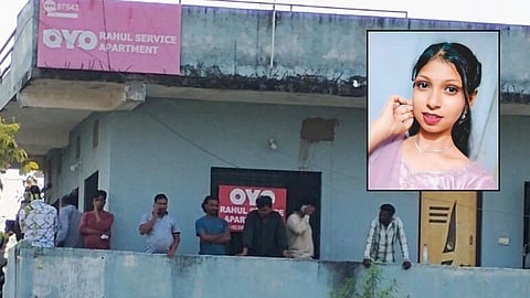 A 21-year-old girl, Ruchita Bhange, was stabbed to death in an OYO hotel in Fetry, Nagpur. Accused Saurabh Jamgade on the run.