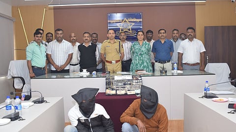 Robbery at knifepoint, father and son who stole jewelry arrested; a major success for Gondia police.