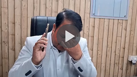deputy gst commissioner prashant kumar singh emotional call resigns for cm yogi