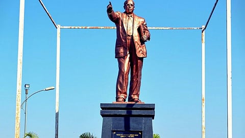 Potholes at Vaijapur Ambedkar Chowk cause chaos, citizens express anger, and warn of protests