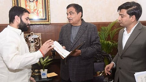 In Yeola, instead of a flyover, there is a demand for a bypass; MLA Darade met with Gadkari, requesting Rs. 980 crore for the project.