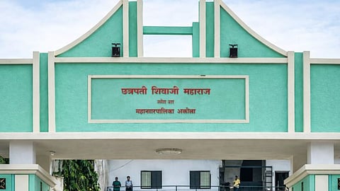 Political activity is intensifying in the Akola Municipal Corporation over the eight sanctioned member positions. Preparations are underway for appointments based on numerical strength, and all eyes are on the internal deliberations within the parties, the discontent among party workers, and the possibilities of alliances.