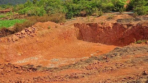 Major action taken against illegal sand mining in Murtijapur, two tractors seized, goods worth Rs 4 lakh recovered