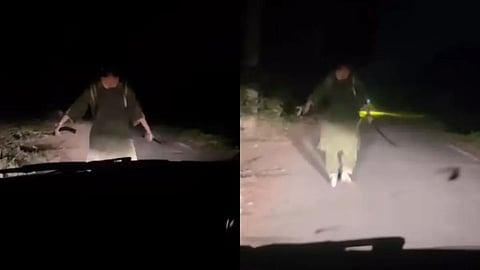 A woman in Ludhiana scared away suspected robbers by drawing a sword on the road.