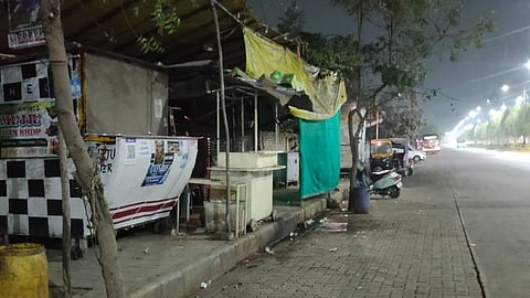 Residents of Gorewada Ring Road, Nagpur, raise alarm over illegal pan kiosks & car dealers.