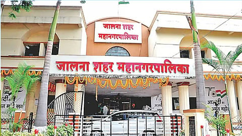 Jalna Municipal Corporation's first review meeting, priority given to development works; stalled works will gain momentum
