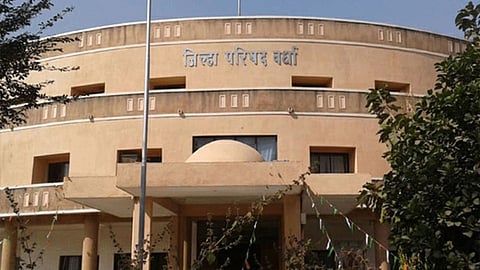 875 vacant posts in the Wardha Zila Parishad, affecting the functioning of the 'mini ministry', increasing the double workload of officials.