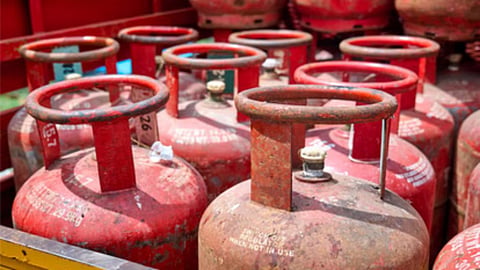 एलपीजी गैस कीमत, महाराष्ट्र कांग्रेस,Solapur Congress protest, gas cylinder price hike