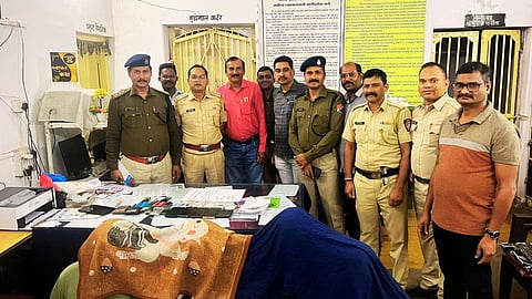 Nagpur Railway Police busted an interstate gang in Katangi, MP, recovering ₹6.68 lakh worth of gold stolen from Rewa Express. Four suspects from Bihar and UP were arrested.
