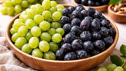 Green Vs Black Grapes Health Benefits