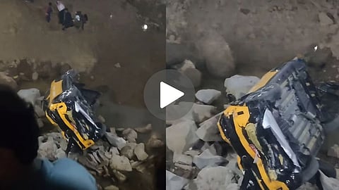 Tata Sierra falls into under-construction pit in Thane car accident Panchpakhadi video