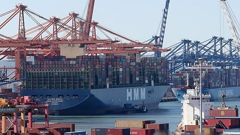 Middle East war halts Vidarbha exports. Container freight jumps from ₹25k to ₹2.3 lakh. 2500 containers stuck at ports. Farmers and traders in deep crisis.