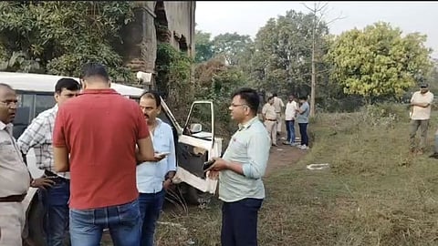 Encounter between Police and Prince Khan Gang in Dhanbad; Kuber and Vicky Dom Shot, 3 Arrested.