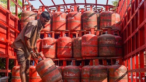 The fire of the Iran-Israel war has reached your kitchen! Domestic gas cylinder prices have risen by ₹60, see the new rates here.