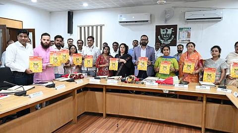 NMC Commissioner Dr. Vipin Itankar presents a ₹5,840.65 crore budget for 2026-27. Focus on Green Bonds, International Model Schools, and making Nagpur a top-3 Indian city.