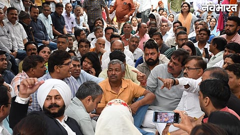 AAP and BJP Workers Clash During Meeting with Palam Fire Victims in Delhi