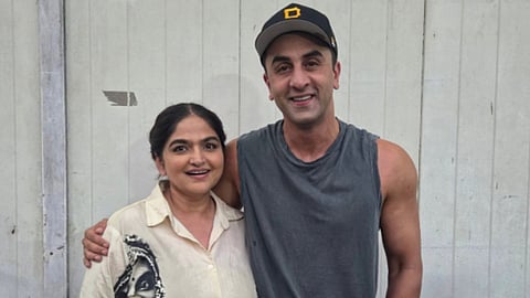 ranbir kapoor poses with kaushalya maa
