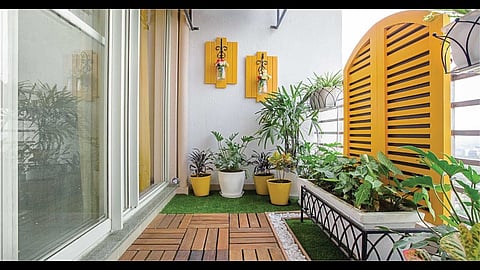 Balcony Mein Kya Na Rakhen: