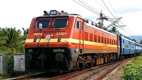 Railway announced a new train (20105/06) from Ballarshah to Mumbai LTT. Running every Friday, it fulfills a long-standing demand of Chandrapur district passengers.
