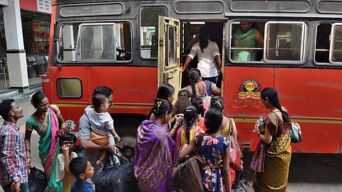 Despite 44°C heat, MSRTC buses in Gondia are overcrowded due to wedding season and travel concessions. Passengers are demanding extra bus trips to handle the heavy rush.