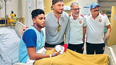 Punjab Kings Player Marcus Stoinis Meets Injured Net Bowler