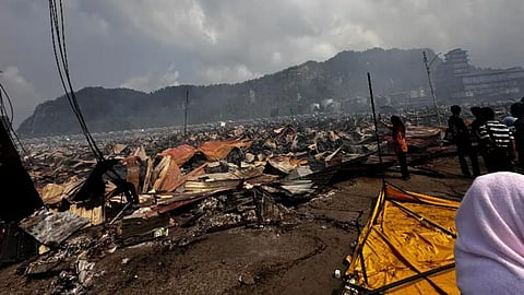A Home Reduced to Ashes Amidst Screams and Flames! 1,000 Houses Burn Down in Malaysian Water Village; Thousands Left Homeless.