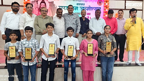 Tiroda Brahmin Samaj celebrated Bhagwan Parshuram Janmotsav with cultural programs and honored talented students and newly elected representatives for their achievements.