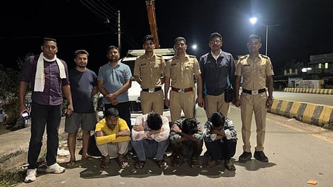 Tumsar Police seized a car and sharp weapons at Khapa Phata. Four youths arrested during night patrolling.
