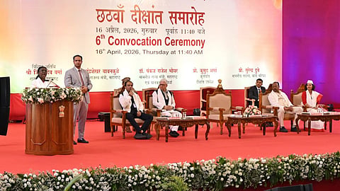 President Droupadi Murmu gave the mantra of 'Viksit Bharat 2047' to the youth in Wardha. At the convocation ceremony of the Hindi University, she emphasized the importance of the mother tongue and women's empowerment.