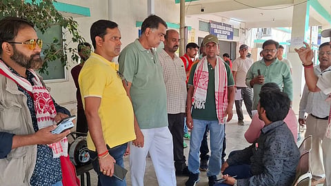 Tension in Hazaribagh as Health Minister Irfan Ansari's supporters assault journalists over a question.