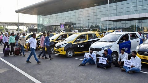Passengers stranded at Nagpur Airport as cab operators strike over ₹28/km fare demand. Nagpur Municipal Corporation adds extra 'Aapli Bus' trips to help commuters.